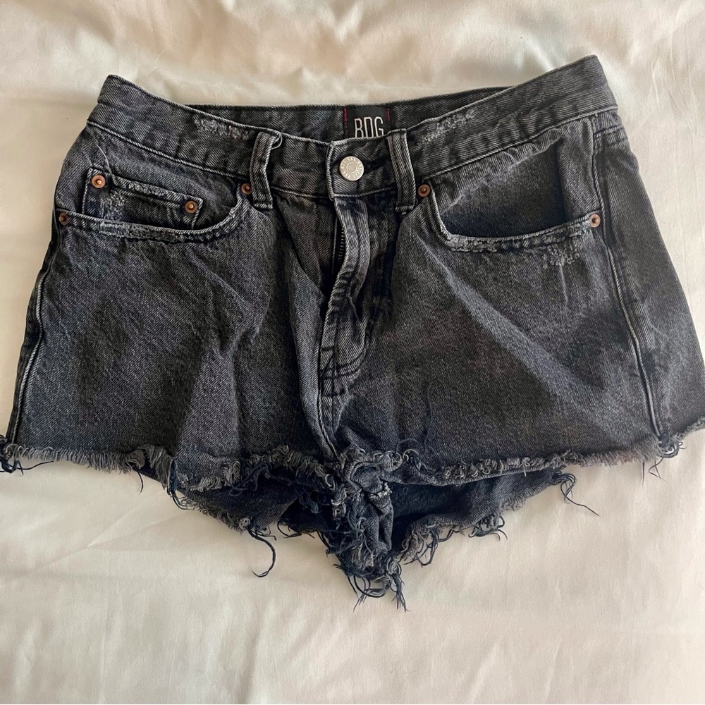 URBAN OUTFITTERS BDG High rise denim shorts Sz 28